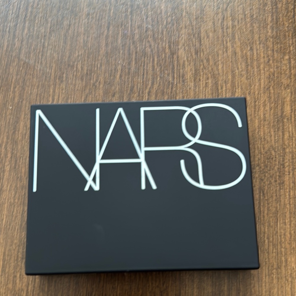 NARS Elegant Black Compact